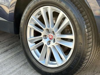 Jaguar F-PACE 2.0 F-PACE Portfolio AWD D Auto 4WD 5dr