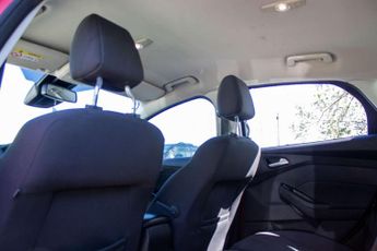 FORD FOCUS 1.6 Focus Titanium Auto 5dr