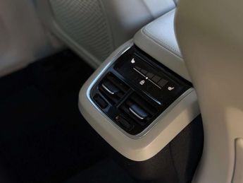 VOLVO XC60 2.0 XC60 + B4 MHEV Auto 5dr
