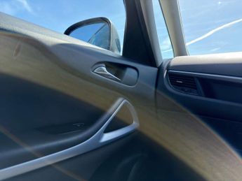Vauxhall Zafira Tourer 1.4i Turbo Design MPV 5dr Petrol Auto Euro 6 (140 ps)