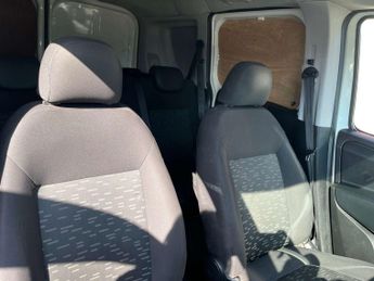 VAUXHALL COMBO 1.2 Combo 2300 L1H1 CDTi 5 Seater Crew Van