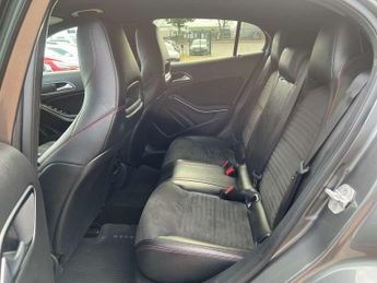 Mercedes-Benz GLA 2.1 GLA 220 AMG Line D 4Matic Auto 4WD 5dr