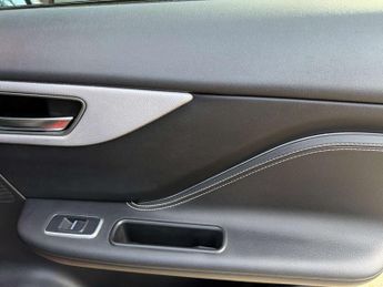 Jaguar F-PACE 2.0 F-PACE R-Sport AWD D Auto 4WD 5dr