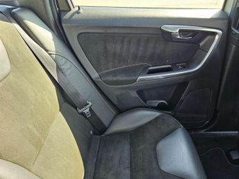 VOLVO XC60 2.4 D5 R-Design Nav SUV 5dr Diesel Auto AWD Euro 6 (s/s) (220 ps