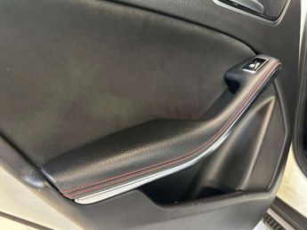 Mercedes-Benz GLA 2.0 GLA250 AMG Line Premium 4Matic Auto 4WD 5dr