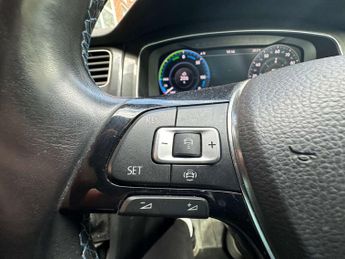 VOLKSWAGEN GOLF e-Golf 5dr