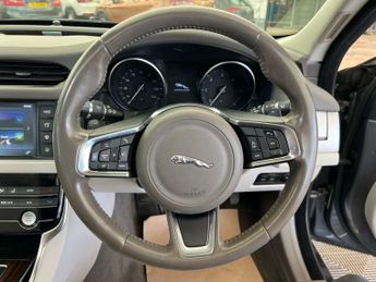 JAGUAR XF 2.0 XF Portfolio D AWD Auto 4WD 4dr