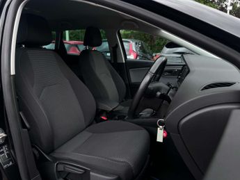 SEAT LEON 1.6 Leon SE Dynamic Technology TDI Semi-Auto 5dr