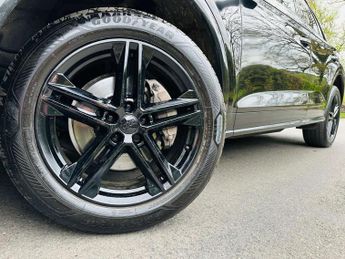 AUDI Q5 2.0 Q5 S Line TDI Quattro Semi-Auto 4WD 5dr