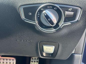 Mercedes-Benz E-CLASS 2.0 E 300 AMG Line Premium de Auto 5dr