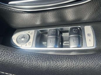 Mercedes-Benz E-CLASS 2.0 E 300 AMG Line Premium de Auto 5dr