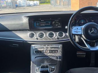 Mercedes-Benz E-CLASS 2.0 E 300 AMG Line Premium de Auto 5dr