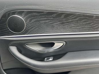 Mercedes-Benz E-CLASS 2.0 E 300 AMG Line Premium de Auto 5dr