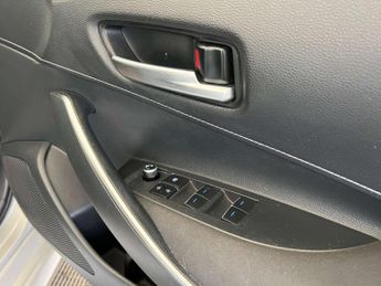 TOYOTA COROLLA 1.8 Corolla Icon Tech VVTi HEV CVT 5dr