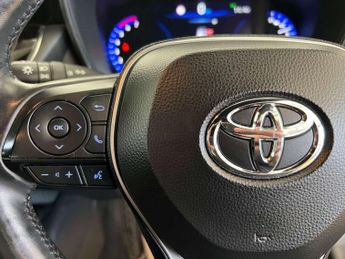 TOYOTA COROLLA 1.8 Corolla Icon Tech VVTi HEV CVT 5dr