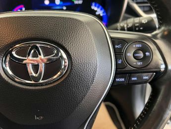 TOYOTA COROLLA 1.8 Corolla Icon Tech VVTi HEV CVT 5dr