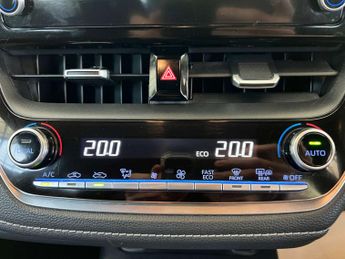 TOYOTA COROLLA 1.8 Corolla Icon Tech VVTi HEV CVT 5dr