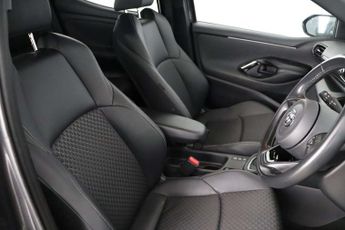 Toyota Yaris 1.5 VVT-h Dynamic E-CVT Euro 6 (s/s) 5dr