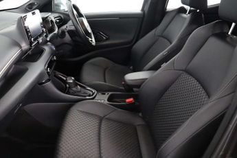 Toyota Yaris 1.5 VVT-h Dynamic E-CVT Euro 6 (s/s) 5dr