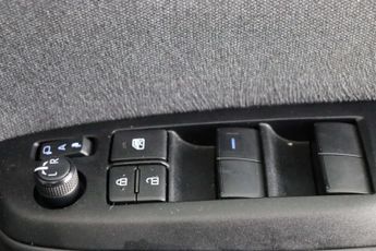 Toyota Yaris 1.5 VVT-h Dynamic E-CVT Euro 6 (s/s) 5dr