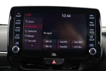 Toyota Yaris 1.5 VVT-h Dynamic E-CVT Euro 6 (s/s) 5dr