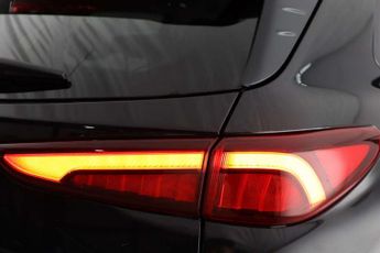 Hyundai KONA 64kWh Premium Auto 5dr (10.5kW Charger)