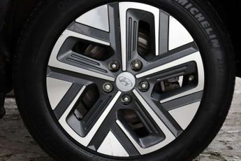 Hyundai KONA 64kWh Premium Auto 5dr (10.5kW Charger)