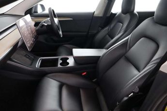 Tesla Model 3 Standard Range Plus Auto RWD 4dr