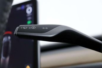 Tesla Model 3 Standard Range Plus Auto RWD 4dr