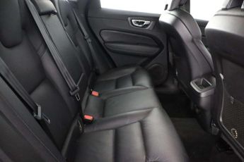 Volvo XC60 2.0 B4 MHEV Momentum Auto AWD Euro 6 (s/s) 5dr