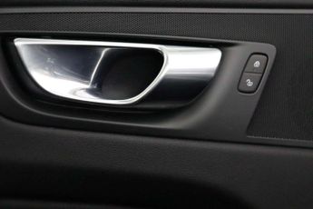 Volvo XC60 2.0 B4 MHEV Momentum Auto AWD Euro 6 (s/s) 5dr