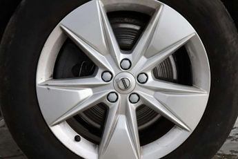 Volvo XC60 2.0 B4 MHEV Momentum Auto AWD Euro 6 (s/s) 5dr