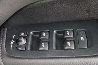 Volvo XC60 2.0 B5 MHEV Momentum Auto Euro 6 (s/s) 5dr