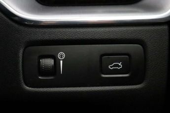 Volvo XC60 2.0 B5 MHEV Momentum Auto Euro 6 (s/s) 5dr