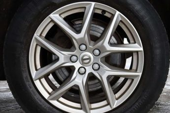 Volvo XC60 2.0 B5 MHEV Momentum Auto Euro 6 (s/s) 5dr