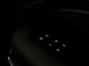 Land Rover Discovery 3.0 D300 MHEV R-Dynamic SE Auto 4WD Euro 6 (s/s) 5dr