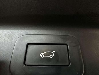 Jaguar F-PACE 2.0 P400e 17.1kWh R-Dynamic SE Auto AWD Euro 6 (s/s) 5dr