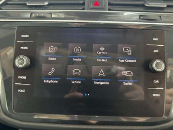 Volkswagen Tiguan 2.0 TDI R-Line Tech DSG Euro 6 (s/s) 5dr