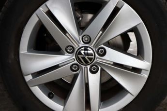 Volkswagen Golf 1.0 eTSI MHEV Life Hatchback 5dr Petrol Hybrid DSG Euro 6 (s/s) 