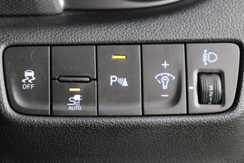 Hyundai KONA 39kWh Premium SUV 5dr Electric Auto (10.5kW Charger) (136 ps)
