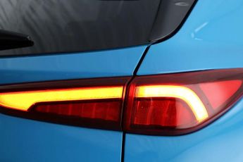 Hyundai KONA 39kWh Premium SUV 5dr Electric Auto (10.5kW Charger) (136 ps)
