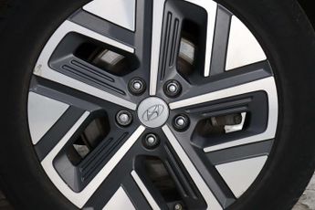 Hyundai KONA 39kWh Premium SUV 5dr Electric Auto (10.5kW Charger) (136 ps)