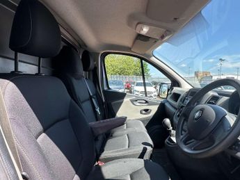 RENAULT Trafic 1.6 dCi ENERGY 29 Business+ Panel Van 5dr Diesel Manual LWB Stan