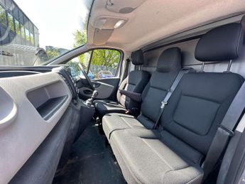RENAULT Trafic 1.6 dCi ENERGY 29 Business+ Panel Van 5dr Diesel Manual LWB Stan