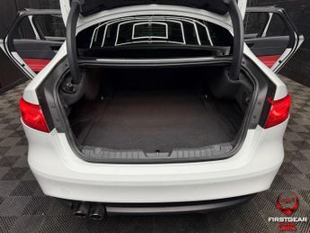 Jaguar XF 2.0d R-Sport Saloon 4dr Diesel Auto Euro 6 (s/s) (180 ps)