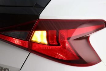 Hyundai i20 1.0 T-GDi MHEV SE Connect Hatchback 5dr Petrol Hybrid DCT Euro 6