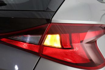 Hyundai i20 1.0 T-GDi MHEV SE Connect Hatchback 5dr Petrol Hybrid DCT Euro 6