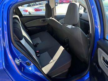 TOYOTA YARIS 1.5 Yaris Icon Tech VVT-i HEV CVT 5dr