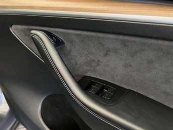 TESLA MODEL Y ModeL Y Long Range AWD 4WD 5dr