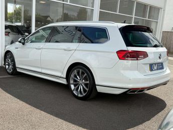VOLKSWAGEN PASSAT 2.0 Passat R-Line TDI Semi-Auto 5dr